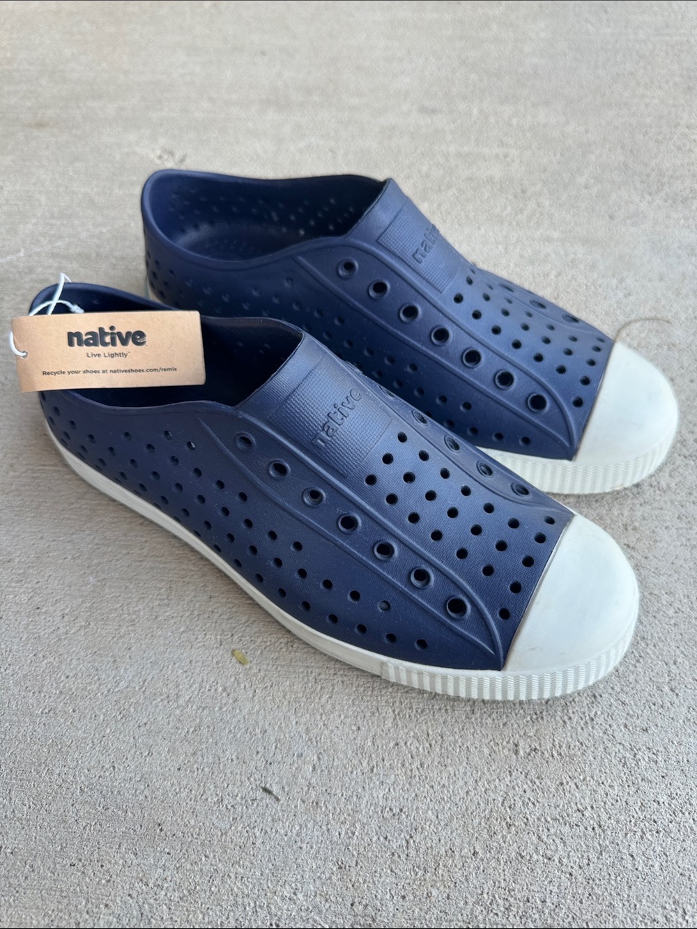 Native Jefferson Juniors 6 Slip-On Loafer in Navy with White Toe